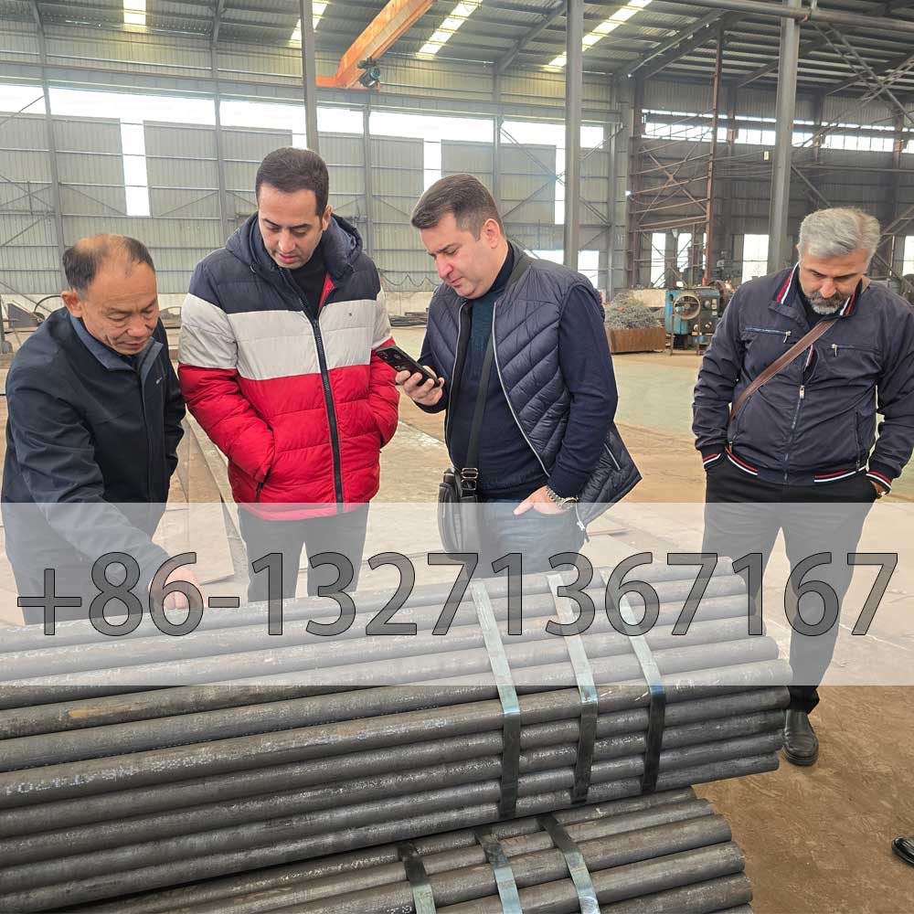 Russian customers inspect boiler manufacturing plant